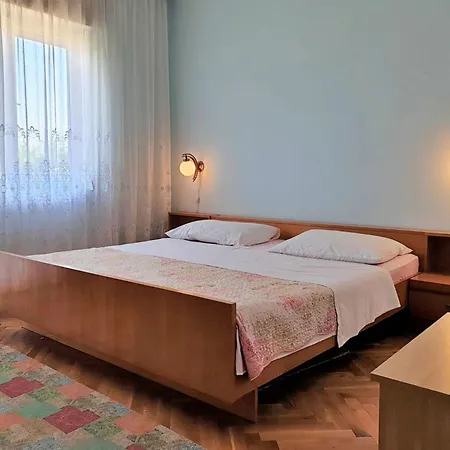 Jakominic By Interhome Apartmán